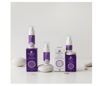 BasicLab Esteticus Corrective serum z 0,15 % retinalom, 2 % rastnim faktorjem, fitosfingozinom in karnozinom